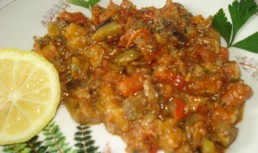 Peste cu vinete si rosii