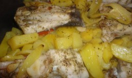 Peste fitofag cu ardei, rosii, cartofi la cuptor