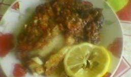 Pește la cuptor cu sos de roșii