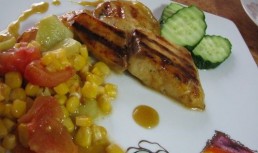 Peste la gratar cu porumb, rosii si zucchini