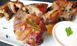 Picior de porc cu sos de hrean si smantana