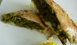 Piept de pui cu alune si patrunjel