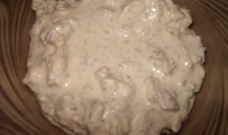 Piept de pui cu sos de smantana si marar