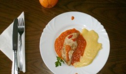 Piept de pui in sos de ardei