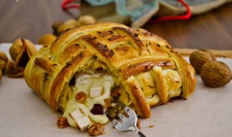 Piept de pui si camembert in crusta
