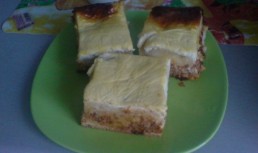 Plăcintă cu ciuperci - rețeta clasică (cu strat rumen de ouă și smântână)