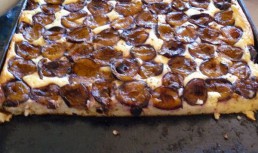 Placinta cu prune si br^anza de vaci