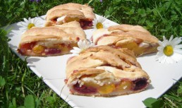 Placinta cu visine si piersici