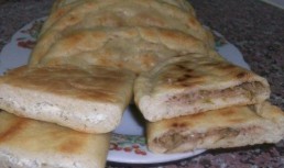 Placinta (prajita In Tigaie) Cu Varza Calita Si Cu Brinza(menuca)