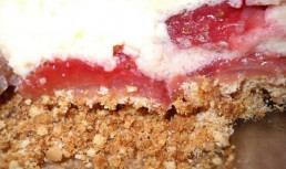 Prajitura cu branza si capsuni