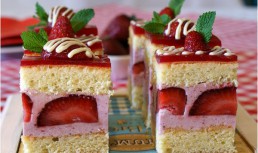 Prajitura cu mousse de capsuni