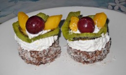 Prajitura cu nuci si fructe