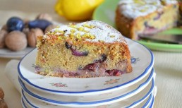 Prajitura cu prune, nuci si aroma de lamaie