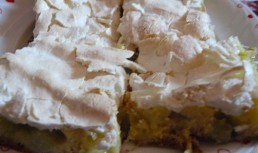 Prajitura cu rubarba si bezea