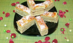 Prajitura din foi cu miere cu crema de nuca