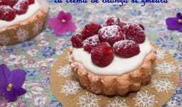 Prajiturele cu crema de branza si zmeura