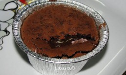 Prajiturele moi de ciocolata cu sos de cafea