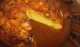 Pudding cu mere si sos caramel