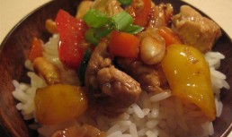 Pui chinezesc cu alune (Pui Gongbao)