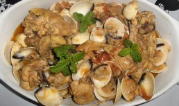 Pui  cu scoici (Frango com Am^eijoas)