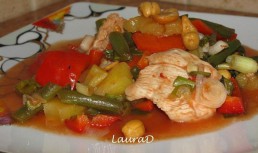 Pui dulce-acrisor cu legume si ananas