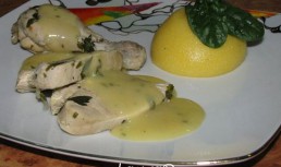 Pui fiert cu sos cu tarhon