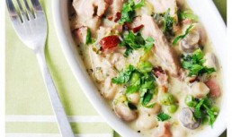 Pui frantuzesc cu bacon si legume