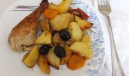 Pui la punga cu legume si fructe