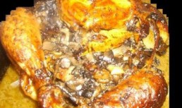 Pui umplut cu: ciuperci, costita si legume la tava