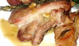 Pulpa de curcan in sos de unt si rosmarin