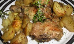 Pulpe de pui cu usturoi și ierburi aromatice la cuptor