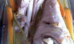 Pulpe de curcan la cuptor  impanat cu usturoi