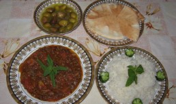 Rosii la tigaie cu carne de vita -"Galaieht  bandora" -specific tarilor arabe