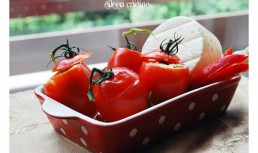 Rosii umplute cu salata greceasca