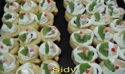 Rulada cu crema de vanilie, fructe si frisca