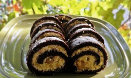 Rulada de cacao cu branza dulce