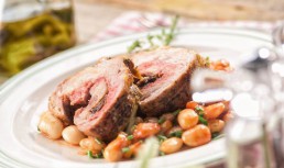 Rulada de porc cu sos pikant de prune