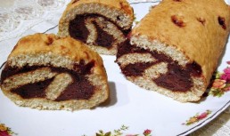 Rulada din albusuri si crema de ciocolata cu visine