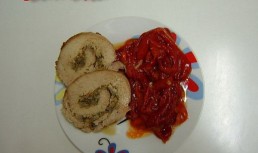 Rulada din muschi de porc umpluta cu ciuperci, morcovi si ceapa