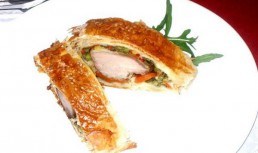 Rulada din muschiulet de porc cu legume in foi de placinta