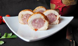 Rulada din pui cu ciuperci si carnati de casa