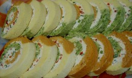 Rulada tricolora cu crema de branza