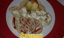 Rulou de curcan in vin cu cascaval, fructe si legume