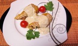 Rulouri cu carne tocata si sos picant