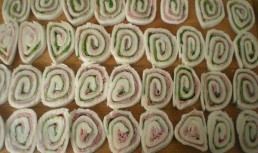 Rulouri cu sunca si salata verde