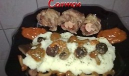 Rulouri de curcan,cu cascaval si cremvusti
