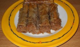 Rulouri de post cu nuca