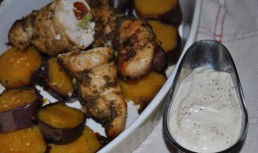 Rulouri de pui cu cartofi dulci si sos de hrean