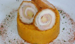 Rulouri de pui cu piure de cartofi dulci