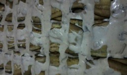 Rulouri de vinete umplute cu branza cremoasa si sos de ciuperci si smantana